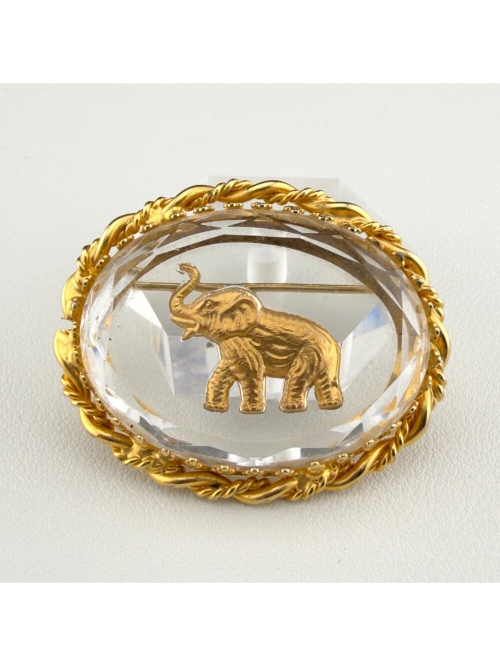 Vintage Brooch Reverse Carved Intaglio Glass Elephant Gold Tone Pin